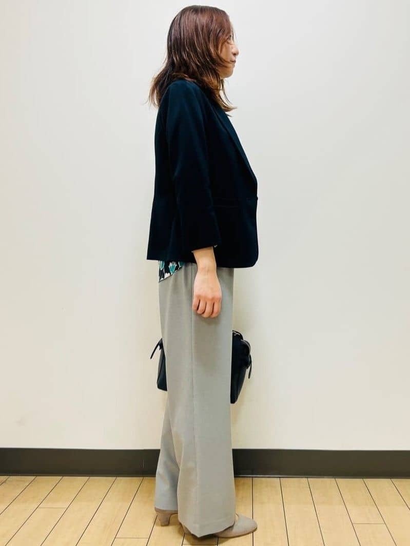 miiiさんの「Reflect｜【撥水加工で裾が汚れにくい◎／ウエスト総ゴム】ワイドストレートパンツ」を使ったコーディネート