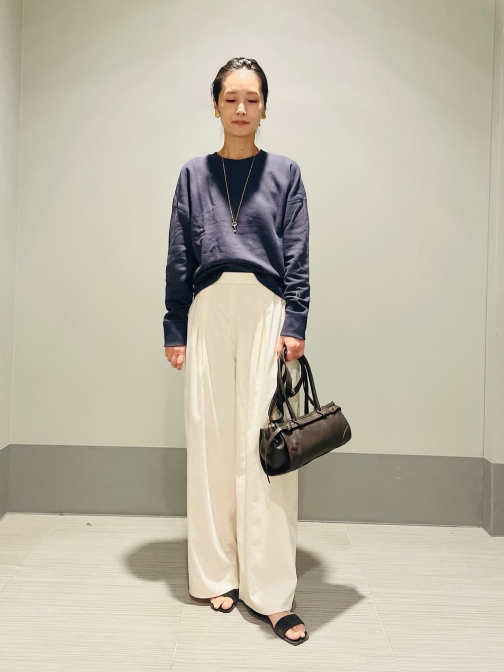 Annさんの「DRESSTERIOR｜コットン裏毛プルオーバー」を使ったコーディネート