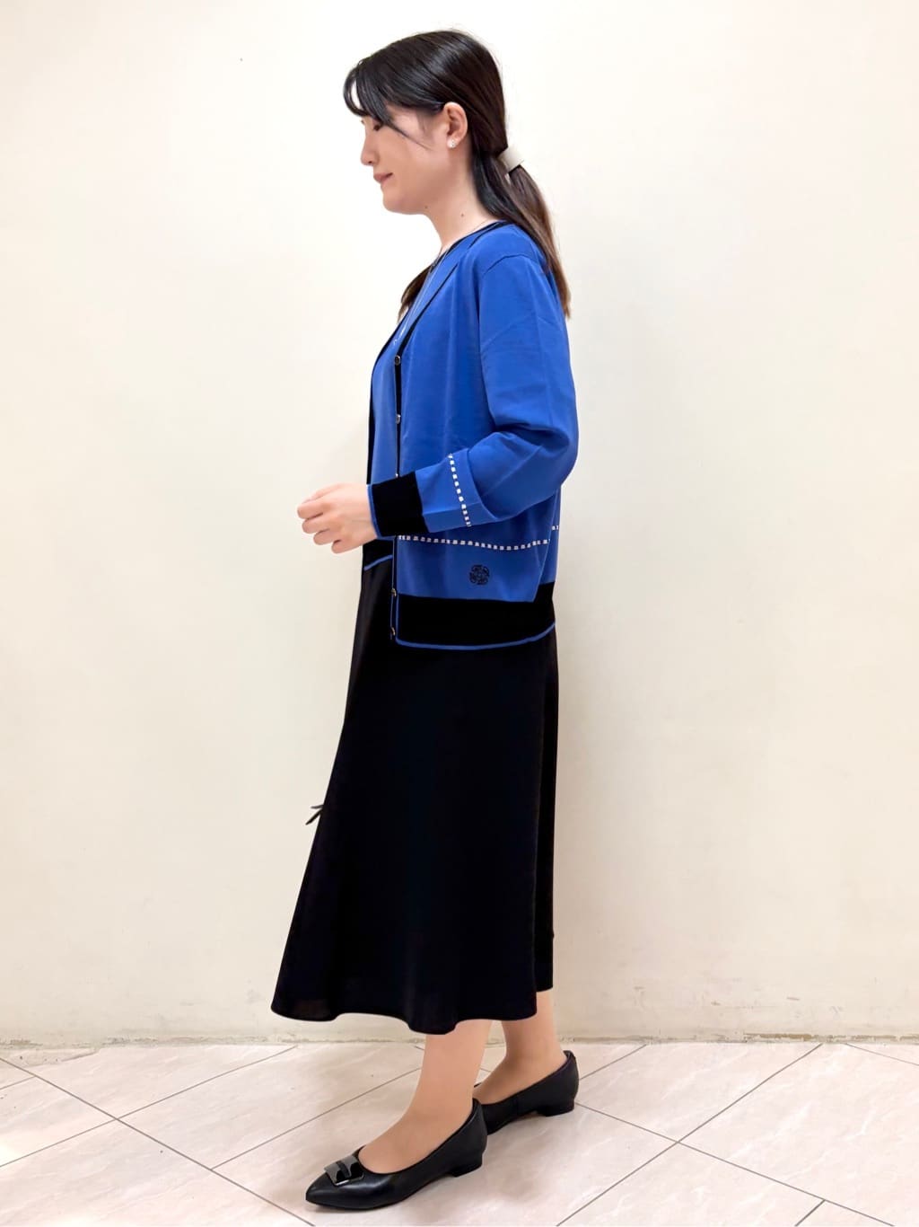 mikiさんの「Reflect｜【WEB先行カラーあり／手洗い可／アンサンブル可】バイカラーカーディガン」を使ったコーディネート