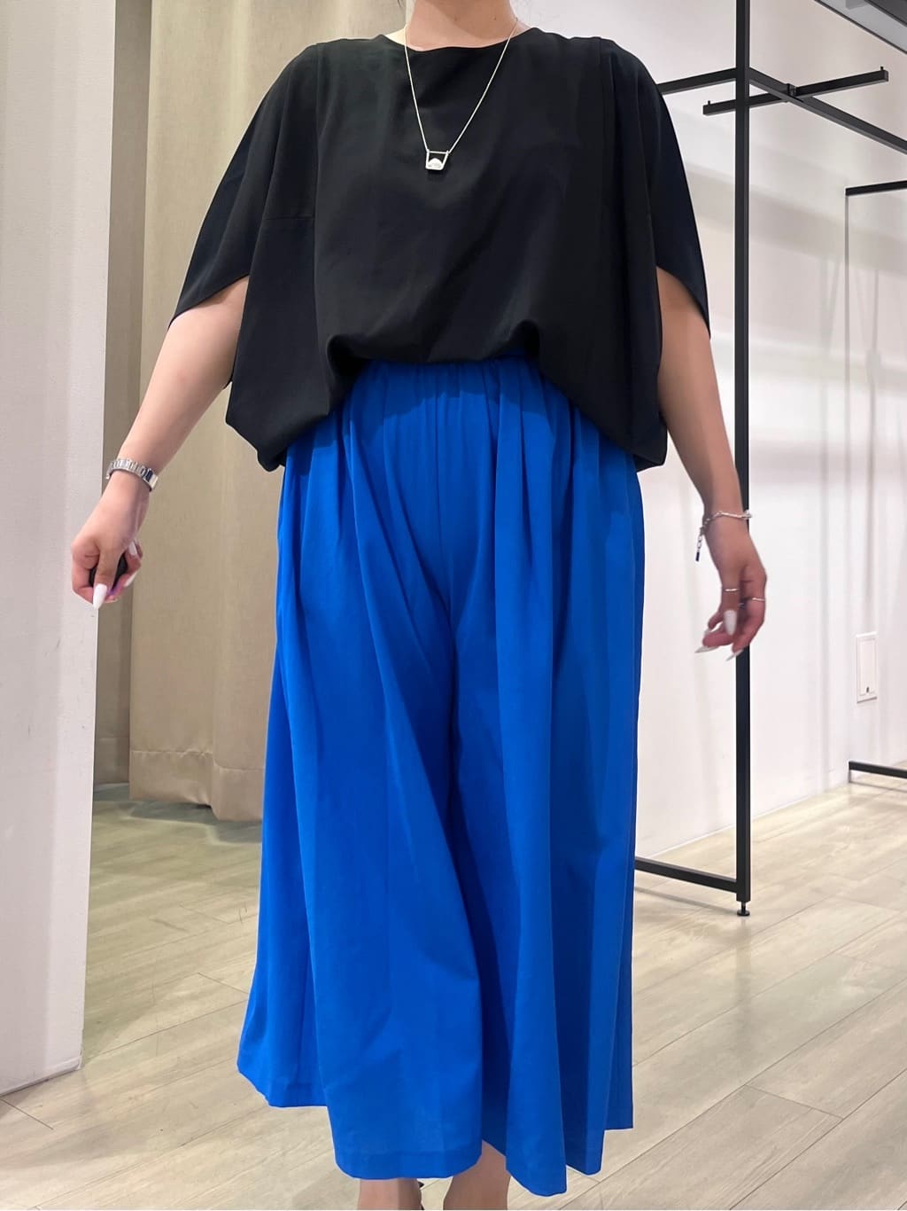 hasuさんの「INDIVI｜【体型カバー/SETUP可能】ジョーゼット　ドルマンブラウス」を使ったコーディネート