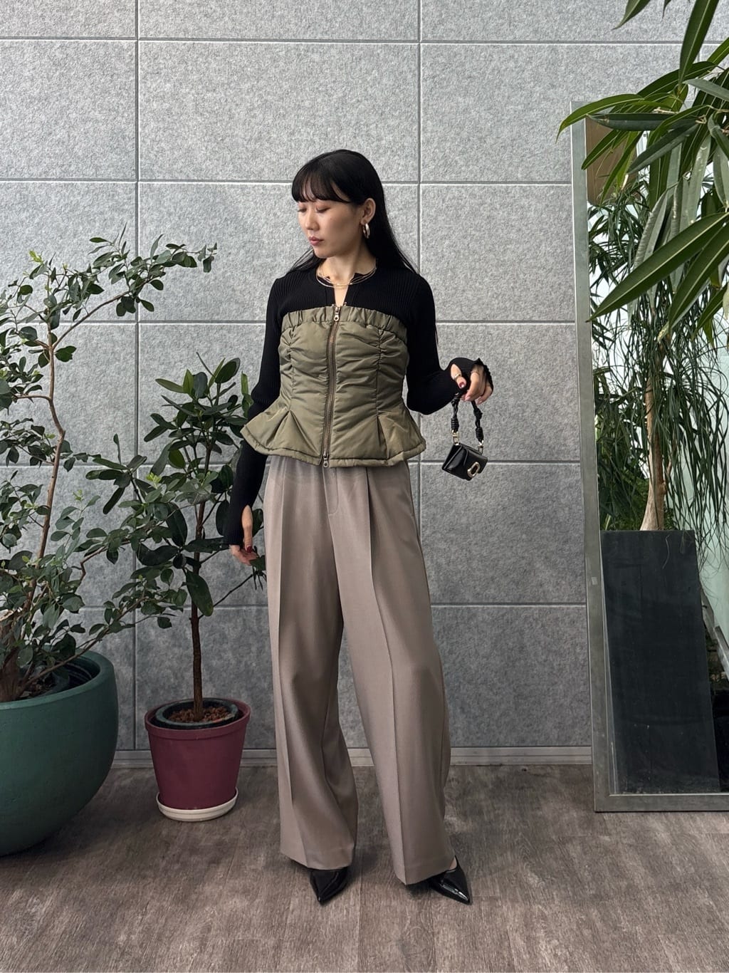 rinaさんの「INDIVI｜Comfy SET UP｜イージーストレートワイドパンツ【セットアップ対応／通勤/カセット服】」を使ったコーディネート