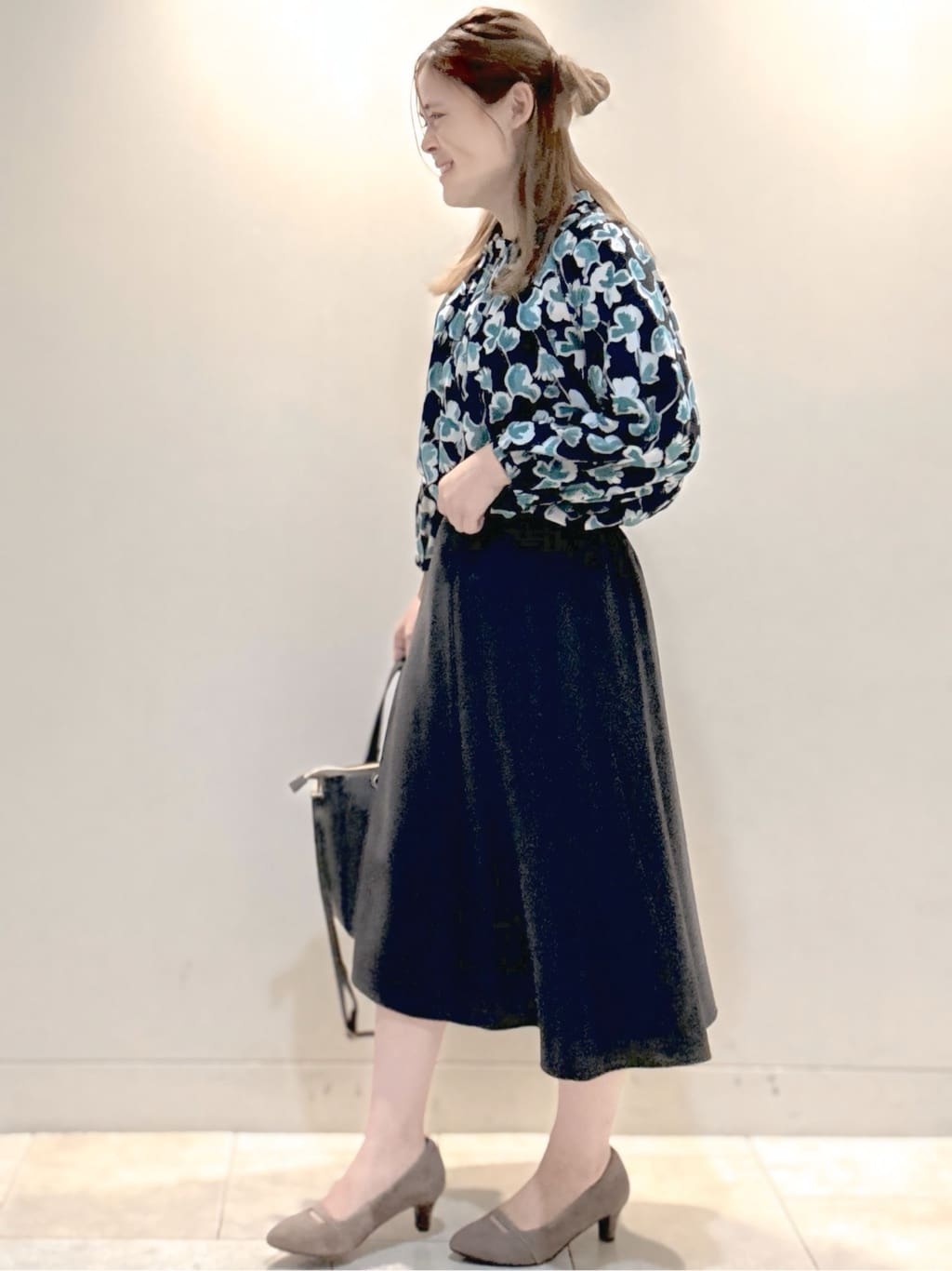 S&auml;K&iuml;さんの「Reflect｜【ジャケットのインナーにおすすめ◎】花柄タックデザインブブラウス」を使ったコーディネート