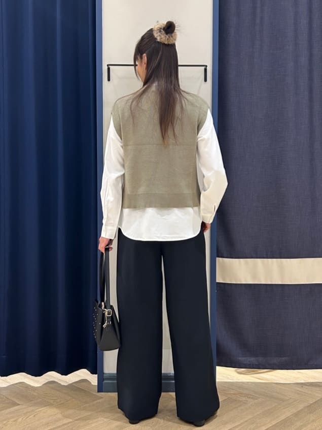 Orikaさんの「grove｜ニットベスト&times;シャツセット」を使ったコーディネート
