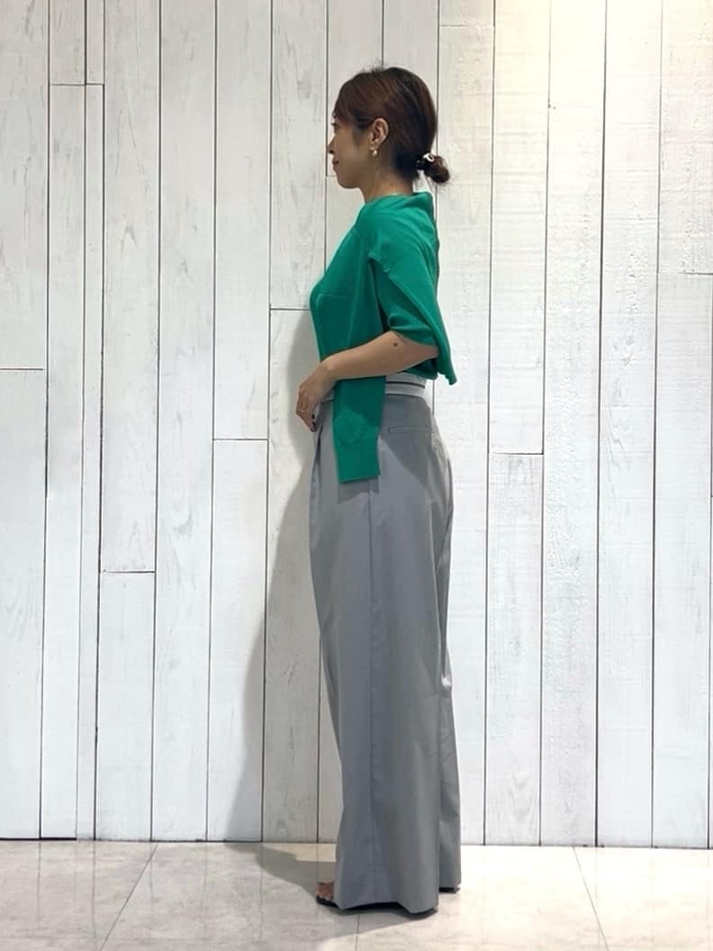 𝑹𝑶𝑴𝑰さんの「INDIVI｜【通年活躍！／アンサンブル可能】クルーネックカーディガン」を使ったコーディネート