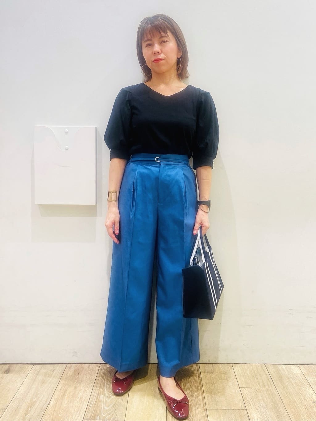 YUKOさんの「index｜ベルト付きストレッチワイドパンツ【洗濯機洗い可】」を使ったコーディネート
