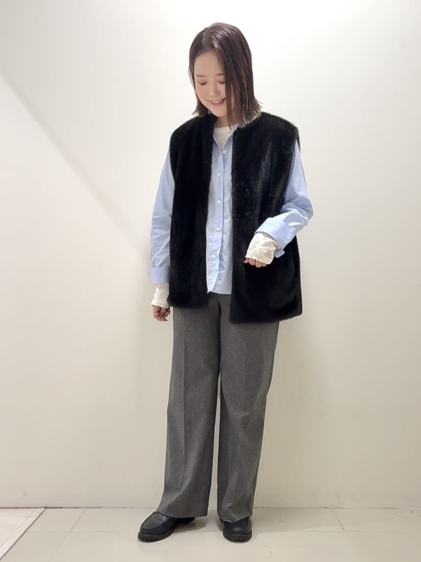 YUIさんの「UNTITLED｜【トレンド/ジレ】フェイクファーベスト」を使ったコーディネート