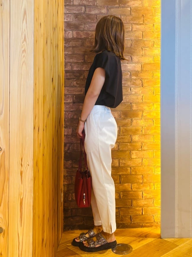 mieさんの「SHOO･LA･RUE｜【洗える/S-LL】プチフリル襟が女性らしい フレンチスリーブシャツ」を使ったコーディネート