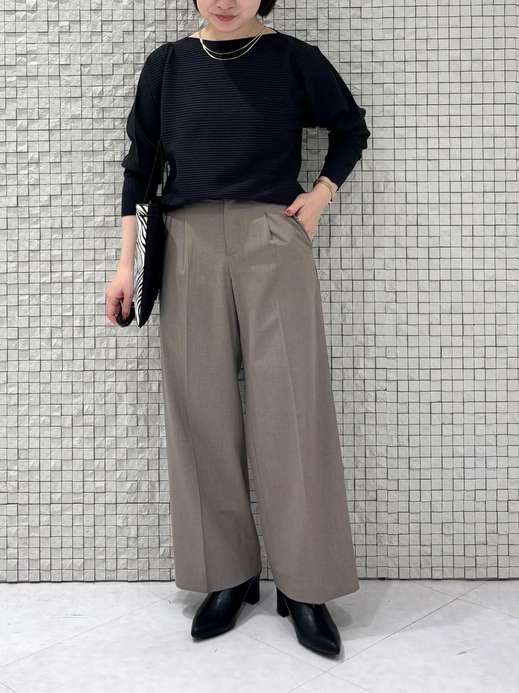 sakuさんの「INDIVI｜【洗える／体型カバー】美シルエットニット」を使ったコーディネート