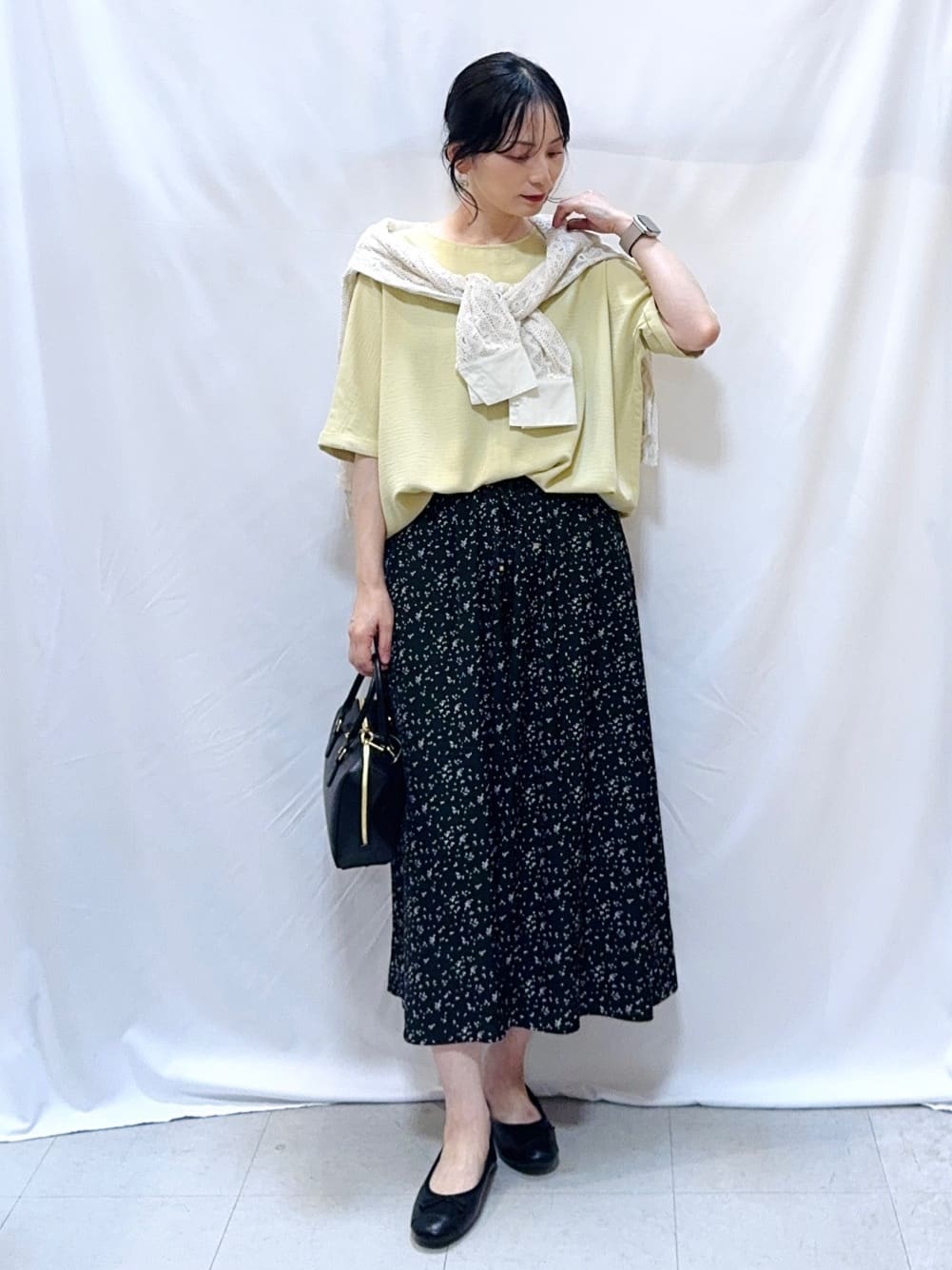 𝐇𝐢𝐫𝐨𝐦𝐢さんの「SHOO･LA･RUE｜【セットアップ可】レース使いが美しい バンドカラーシャツ」を使ったコーディネート