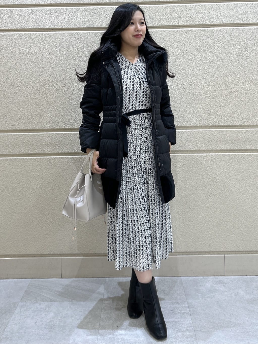 Momokaさんの「COUP DE CHANCE｜【ミディ丈】ベルト付ダウンコート」を使ったコーディネート