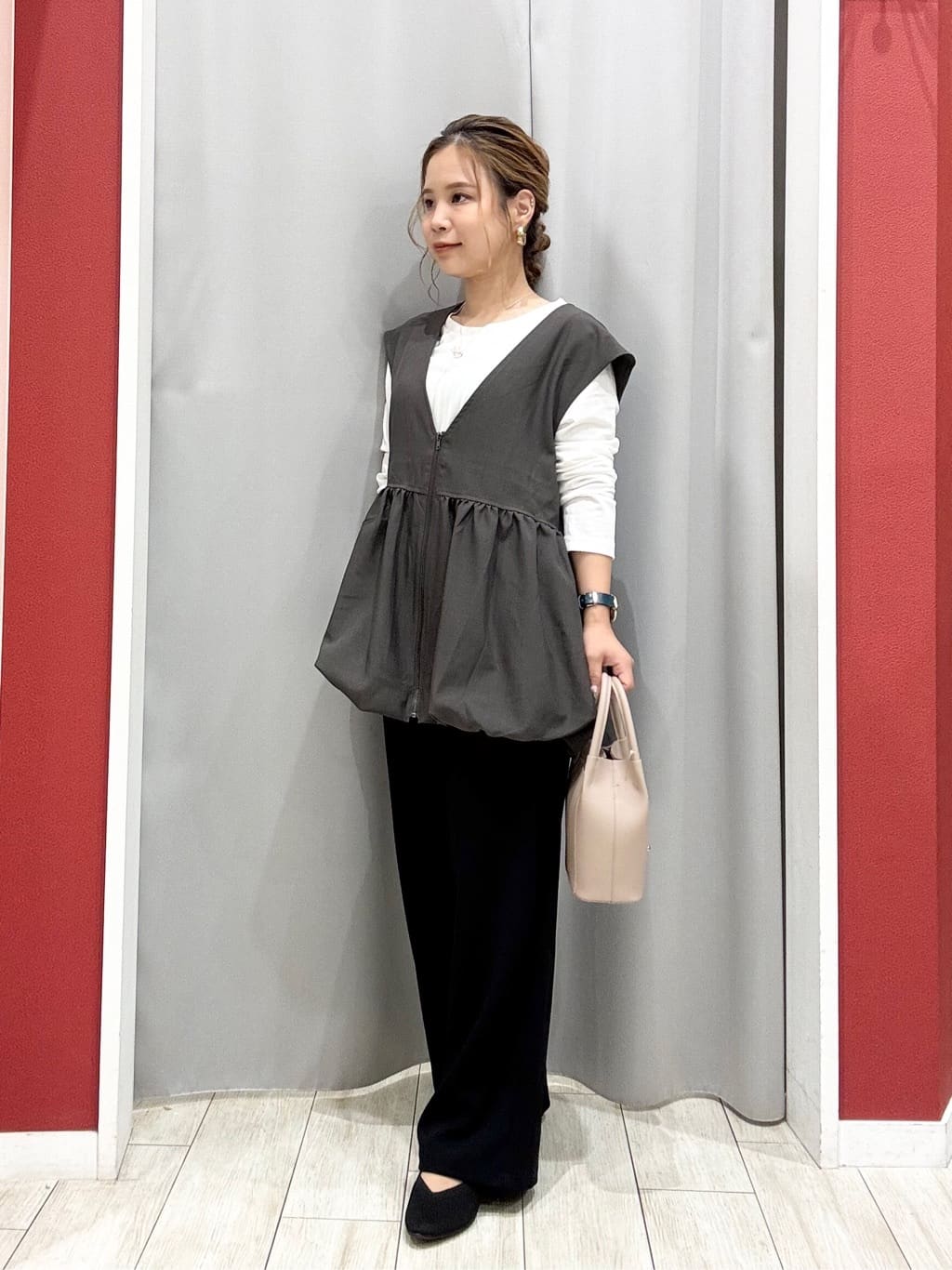 shioさんの「SHOO･LA･RUE｜【S-LL】美シルエット 裾バルーンシルエットジレ」を使ったコーディネート