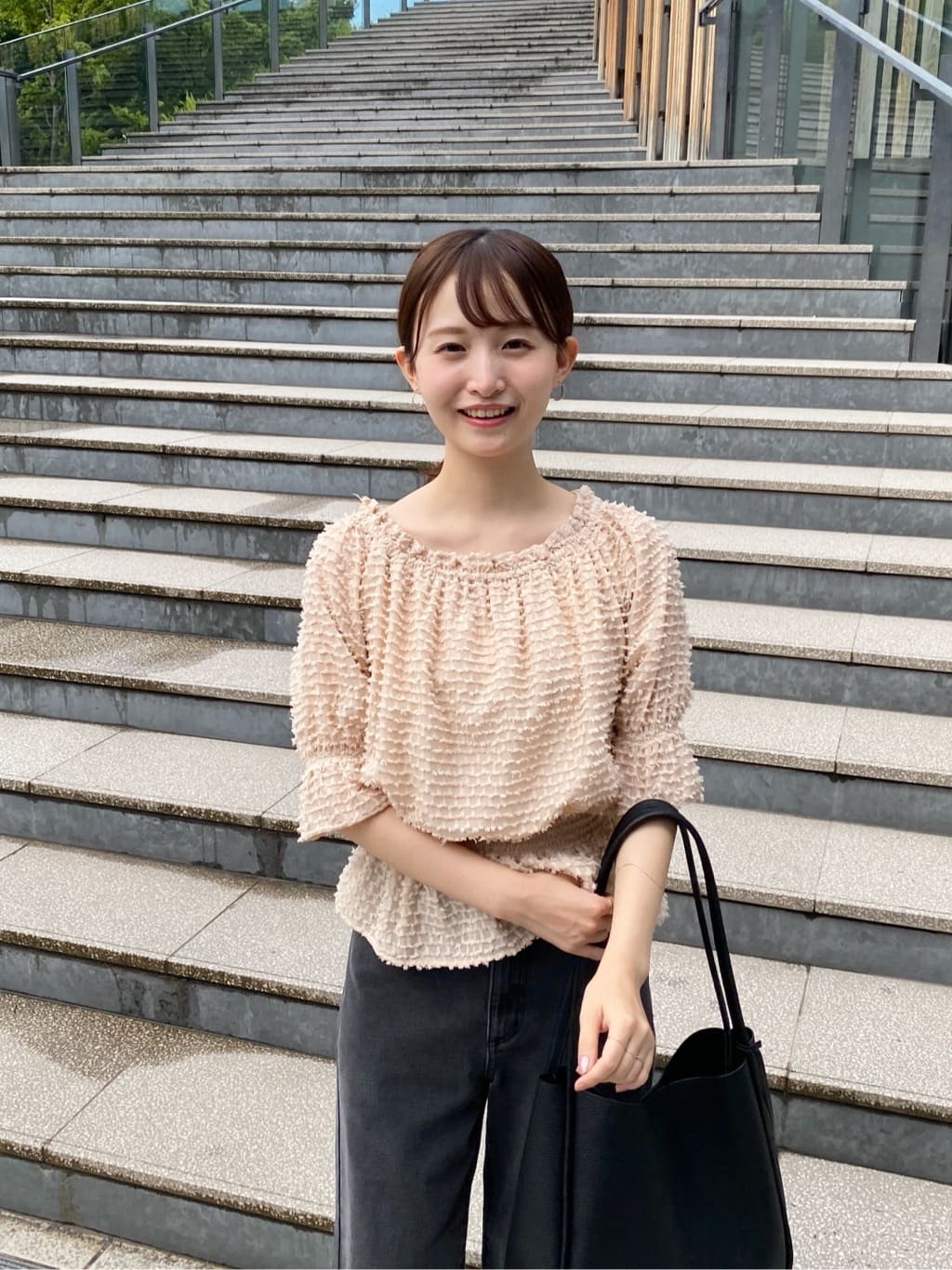 みさかさんの「index｜2WAY カットジャカードブラウス【洗濯機洗い可／防シワ】」を使ったコーディネート