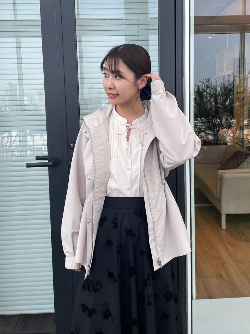 abeさんの「Couture brooch｜【大人可愛い・通勤】ピンタックレースブラウス」を使ったコーディネート