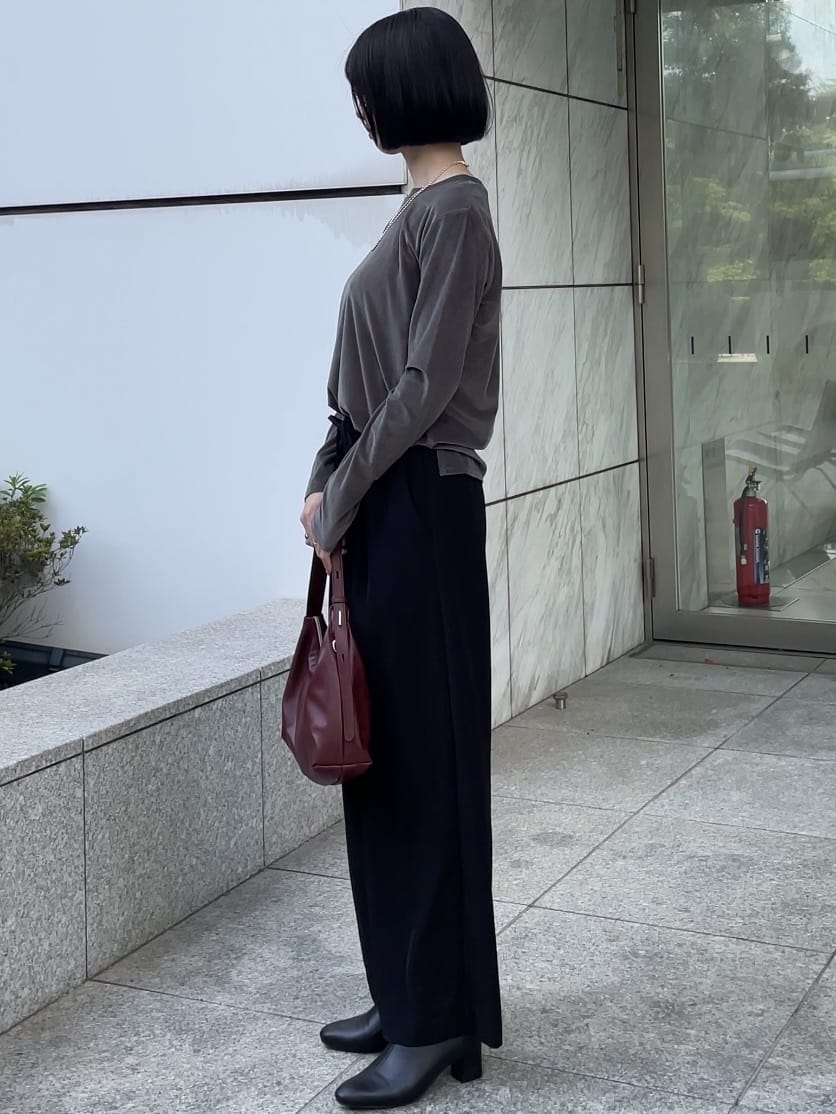 NATSUMIさんの「grove｜シアーカットベロアロンT」を使ったコーディネート