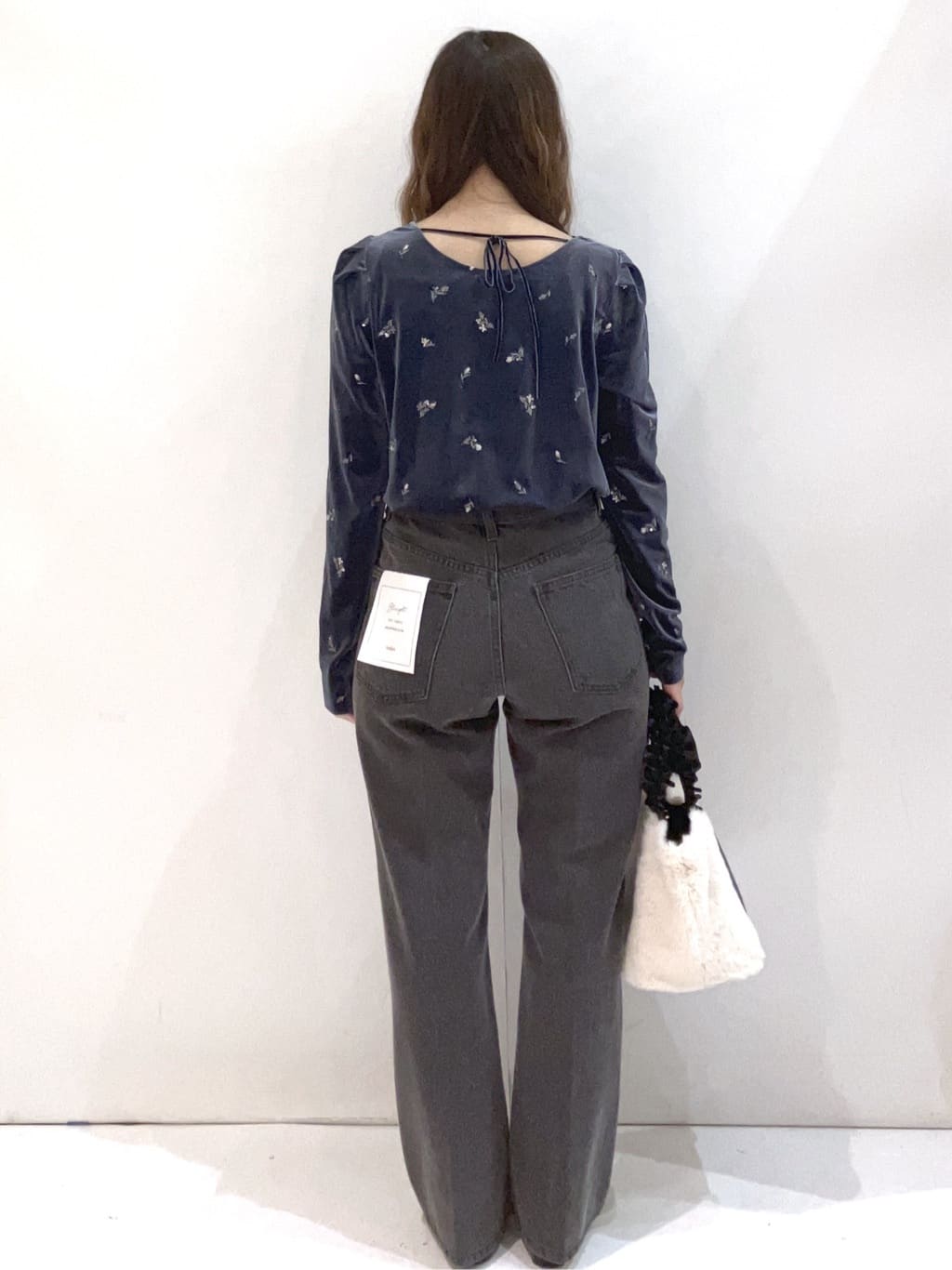 hirokoさんの「OPAQUE.CLIP｜バックシャン小花刺繍ベロアトップス【洗濯機OK】」を使ったコーディネート