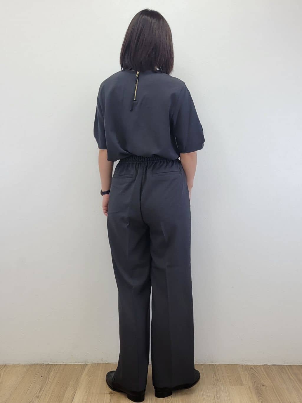 LISAさんの「OPAQUE.CLIP｜ラメストライプタックスリーブブラウス／セットアップ可【洗濯機洗い可／防シワ／吸水速乾】」を使ったコーディネート