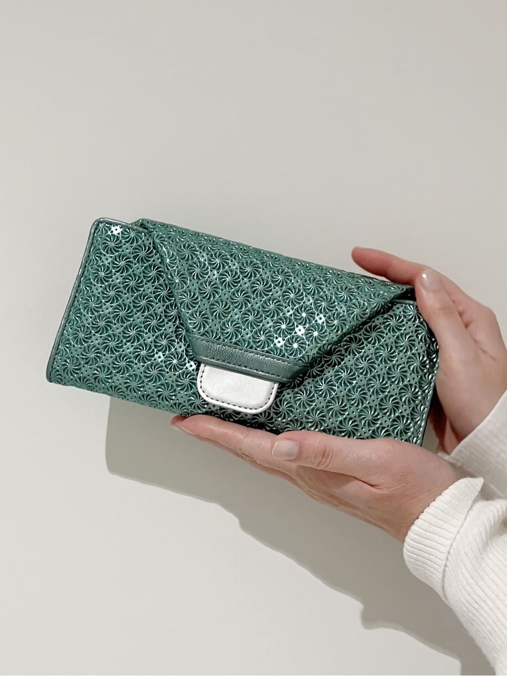 Cさんの「HIROKO HAYASHI｜GIRASOLE PIPERITA（ジラソーレ ピペリータ）長財布」を使ったコーディネート