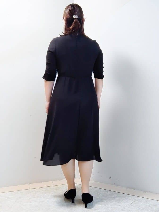 エリさんの「Reflect｜【吸水速乾／防しわ】シルキープリーツワンピース」を使ったコーディネート