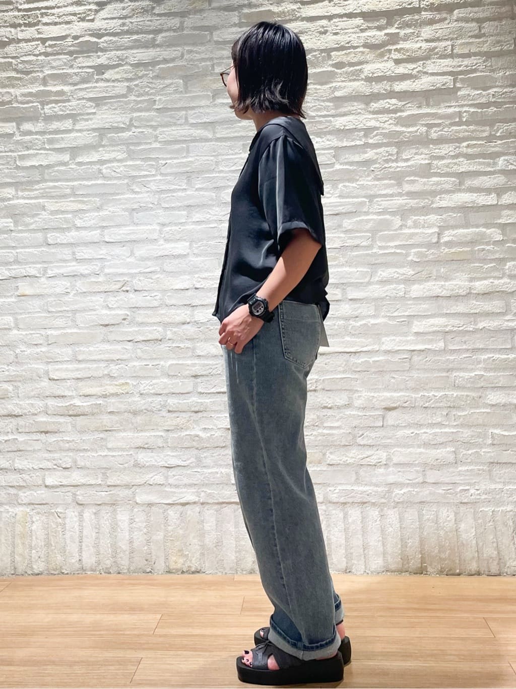 シゲリさんの「OPAQUE.CLIP｜ヴィンテージサテンセーラーカラーブラウス【洗濯機洗い可】」を使ったコーディネート