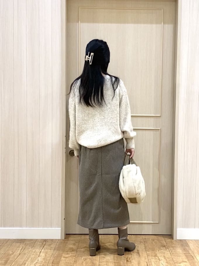 ERIさんの「SHOO･LA･RUE｜【洗濯機可/S-LL】上品にキラリと華やぐ スパンコールニット」を使ったコーディネート
