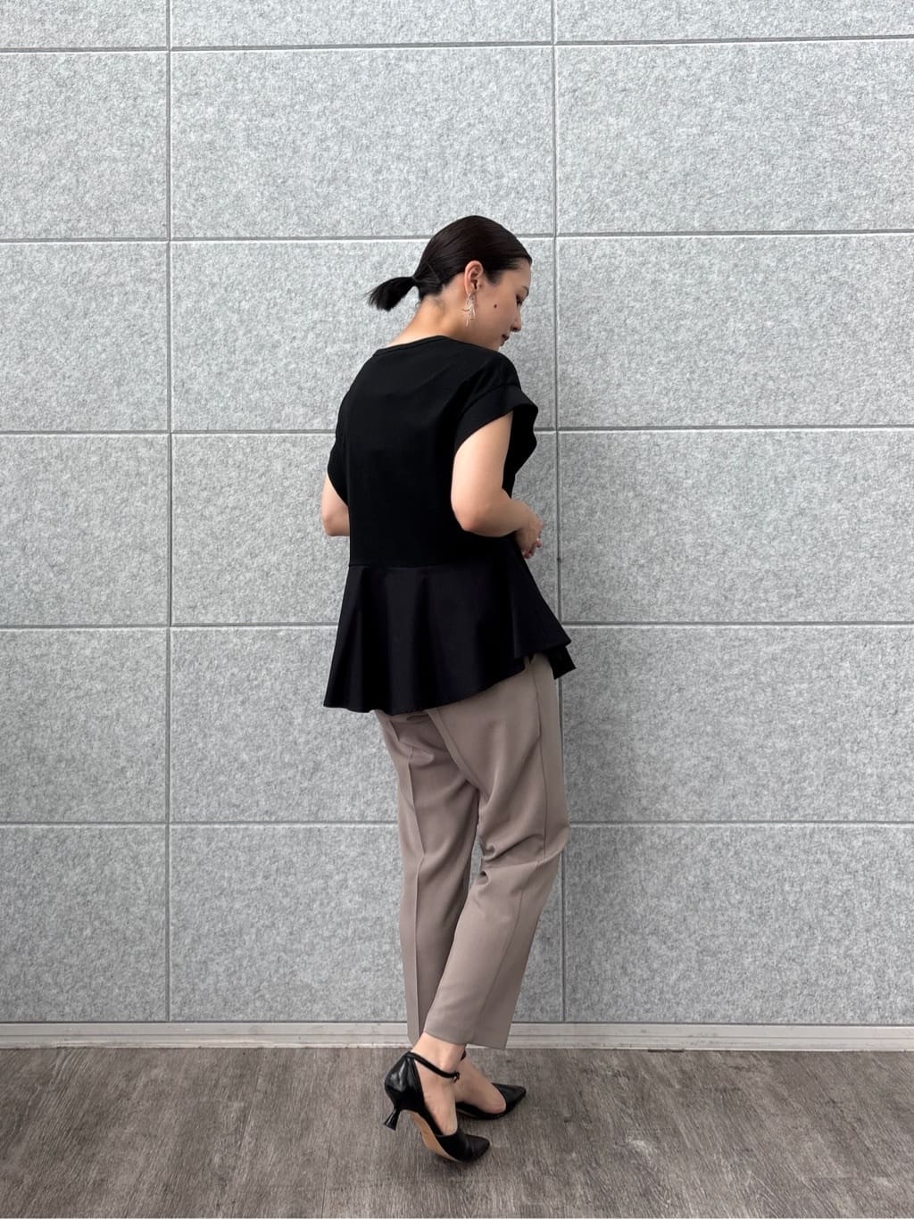 ayanoさんの「INDIVI｜Comfy SET UP｜イージーテーパードパンツ【セットアップ対応／通勤/カセット服】」を使ったコーディネート