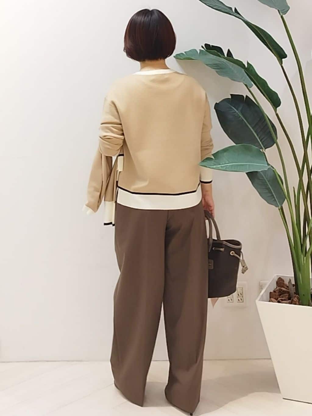 s u g iさんの「UNTITLED｜【洗える/ウエスト後ろゴム】ウール混　タックワイドパンツ」を使ったコーディネート