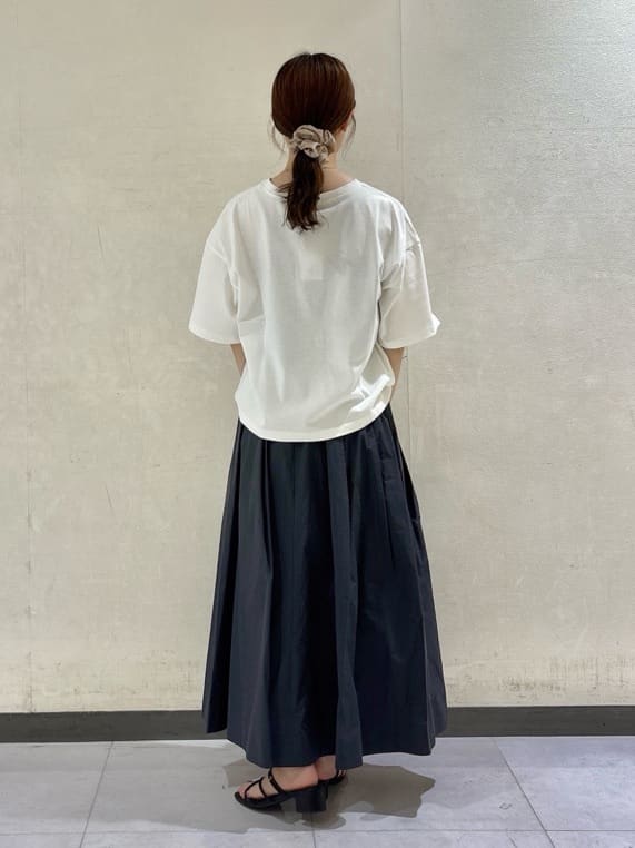kyokaさんの「UNTITLED｜【コットン100/ゆったり/ショート丈/洗える】ベロアロゴTシャツ」を使ったコーディネート