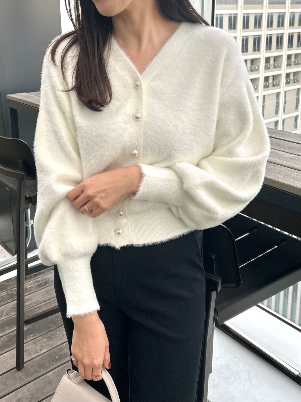 teiさんの「Couture brooch｜【前後2WAY】Springフェザーカーデトップス」を使ったコーディネート