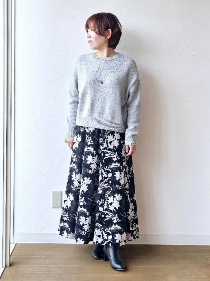 やじまさんの「UNTITLED｜【セットアップ可/ゆったり】ウール混ラメニット」を使ったコーディネート