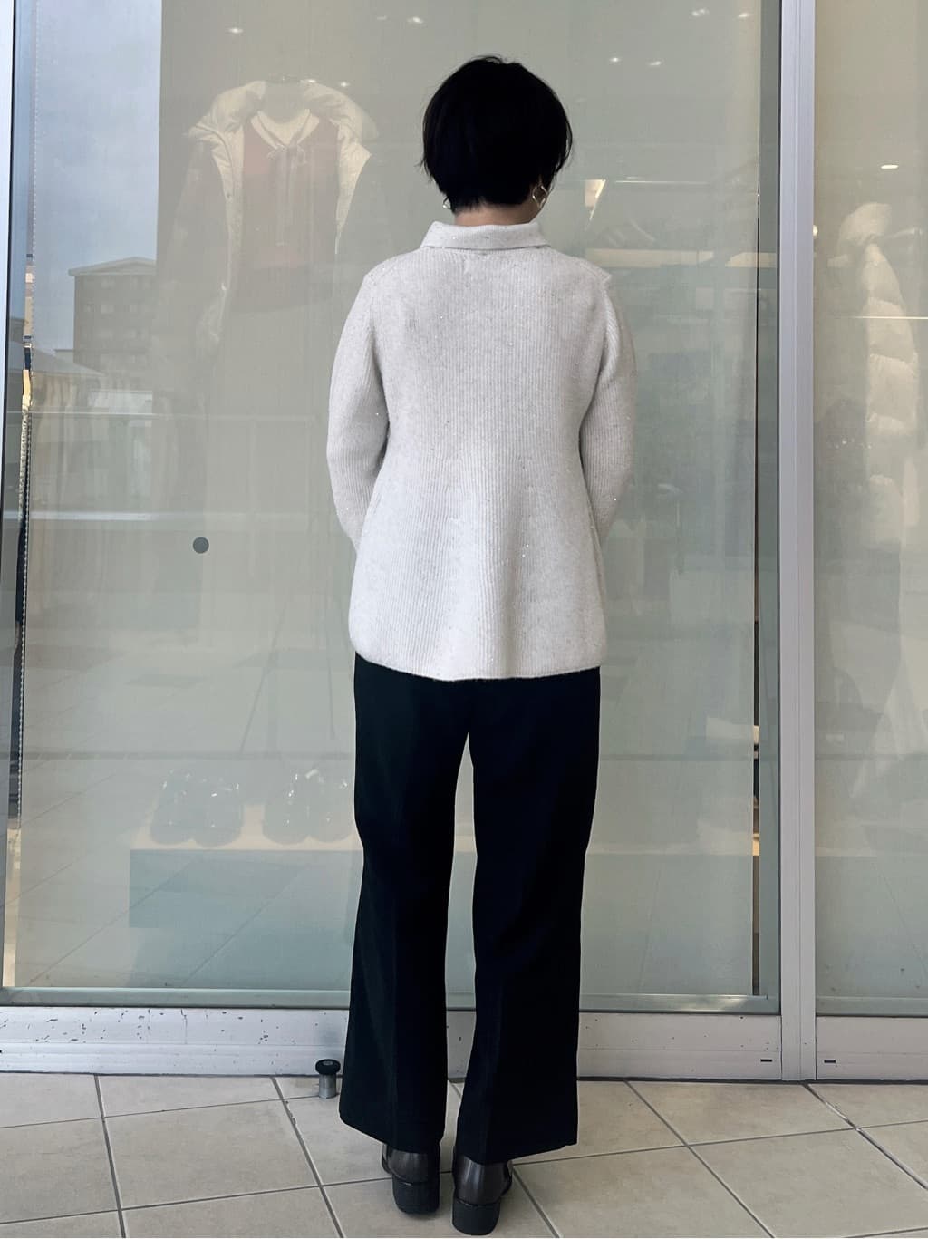 yo-koさんの「OPAQUE.CLIP｜スパンコールラメ衿2WAYペプラムニット【洗濯機OK】」を使ったコーディネート