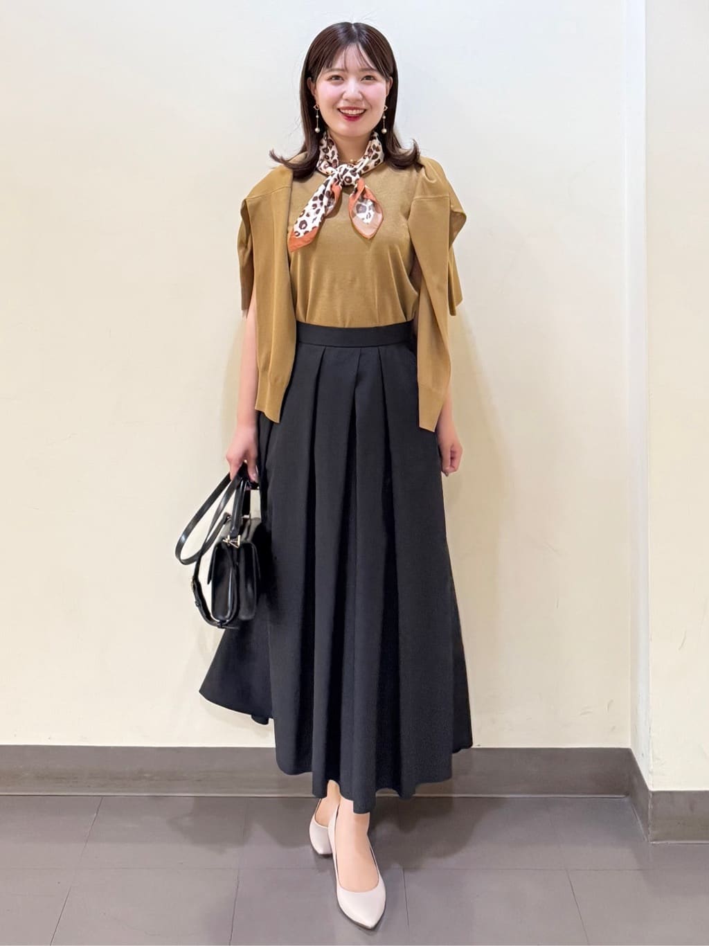 いくみさんの「UNTITLED｜【アンサンブル可/洗える】シアーノースリーブ プルオーバー」を使ったコーディネート