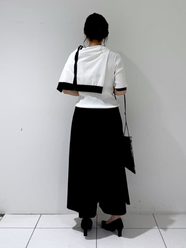 そんさんの「INDIVI｜【通年活躍！／アンサンブル可能】クルーネックカーディガン」を使ったコーディネート