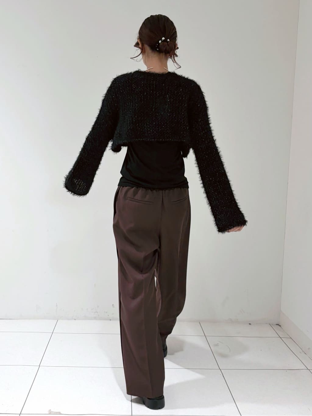shioriさんの「INDIVI｜クロップドメッシュニット」を使ったコーディネート