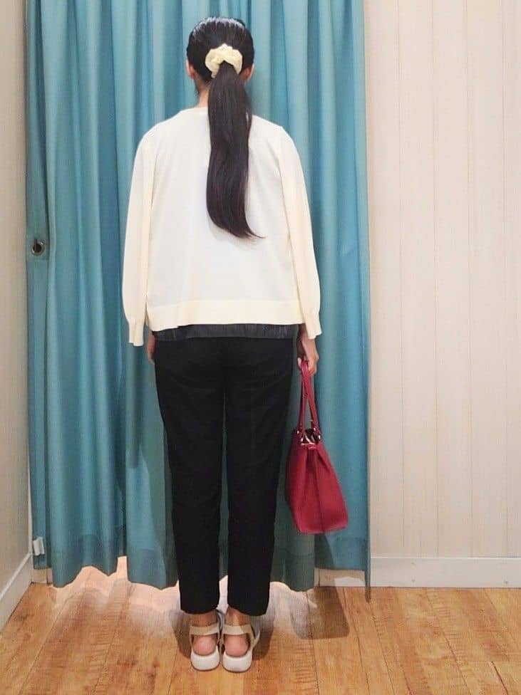 hanaさんの「SHOO･LA･RUE｜【洗える/S-LL】上品なラメ使い クルーネック ニットカーディガン」を使ったコーディネート