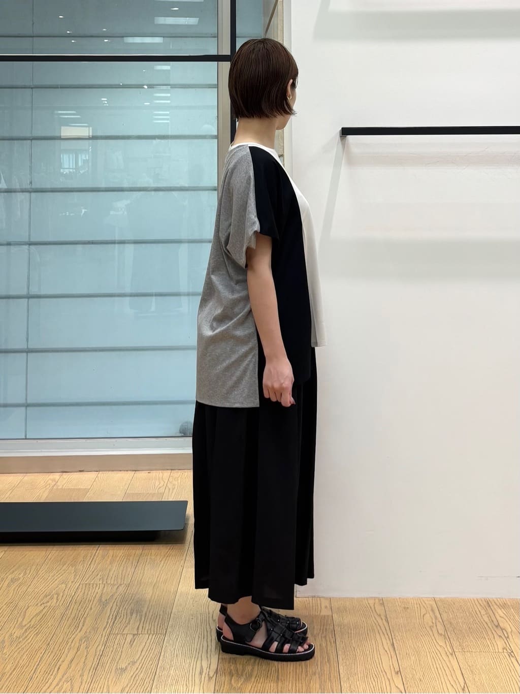 asamiさんの「INDIVI｜【洗える／汗ジミ防止】バイカラー＆アシメヘム Tシャツ」を使ったコーディネート