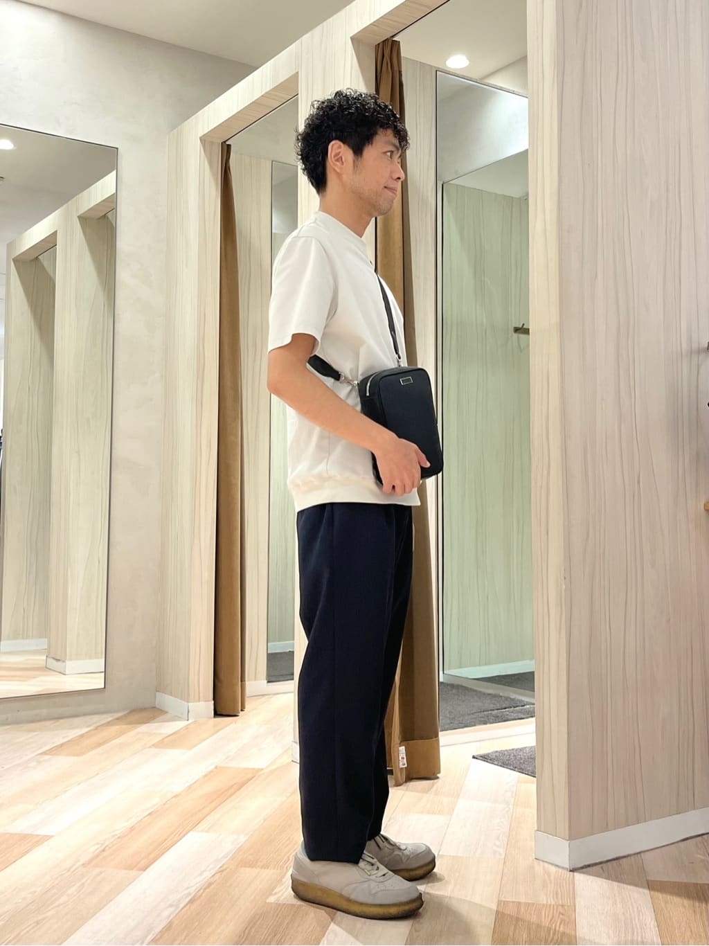 URAさんの「TAKEO KIKUCHI｜【抗菌防臭／5サイズ展開】ハイゲージポンチ Tシャツ」を使ったコーディネート