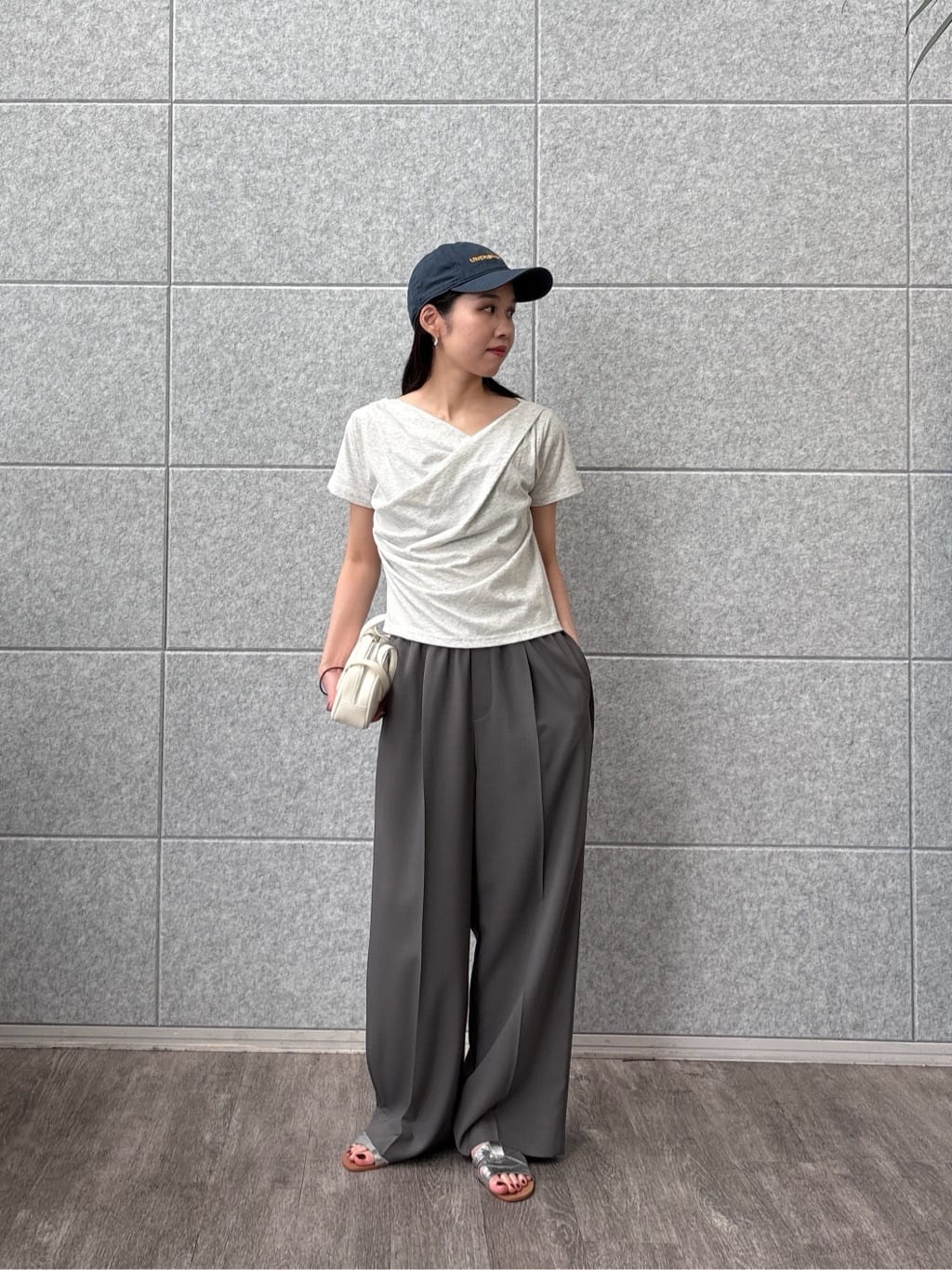 ひなさんの「INDIVI｜ドレープクロップドカットソー」を使ったコーディネート
