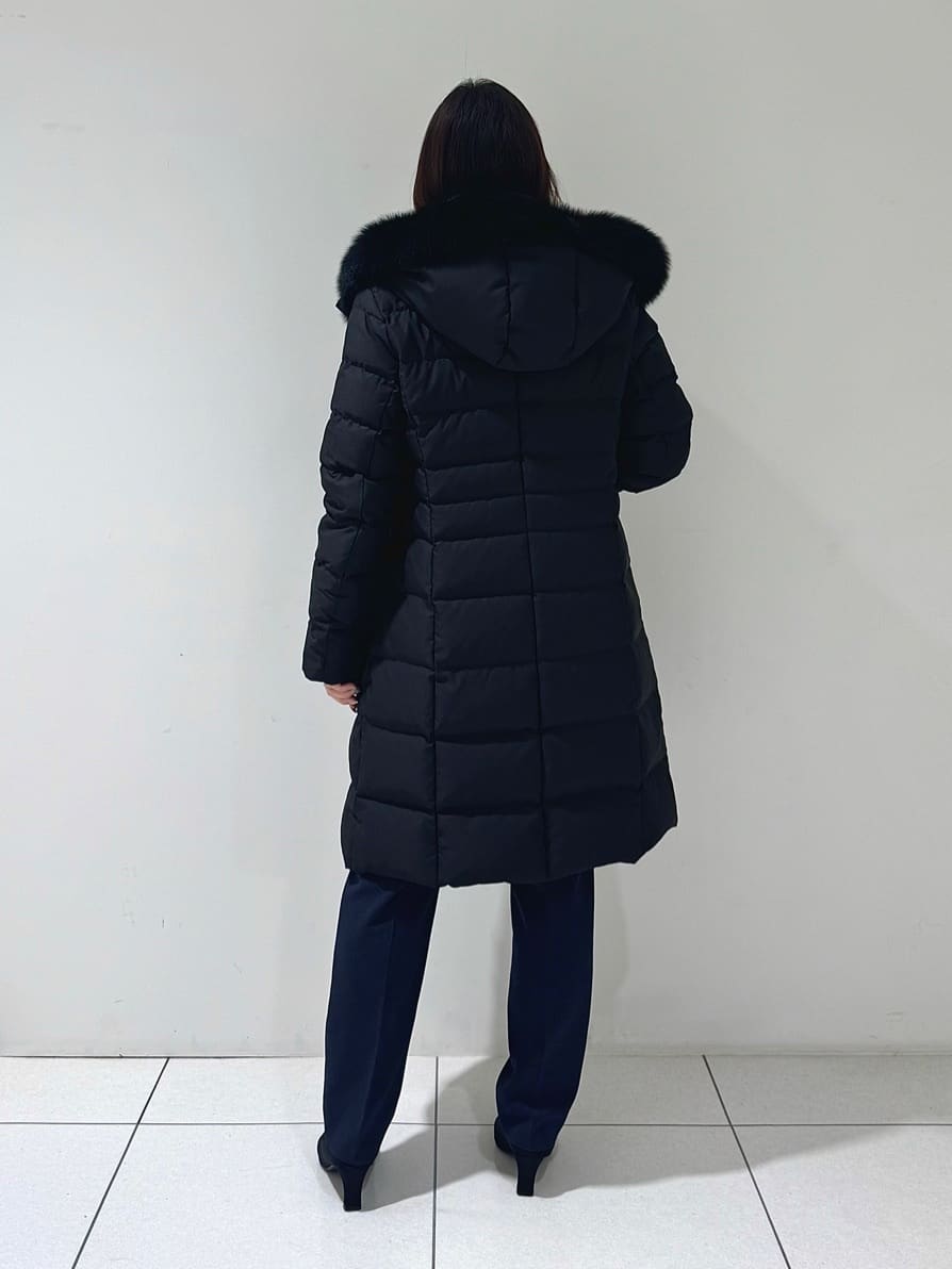 そんさんの「INDIVI｜【名品／撥水／抗菌防臭】ロング丈リサイクルダウンコート」を使ったコーディネート
