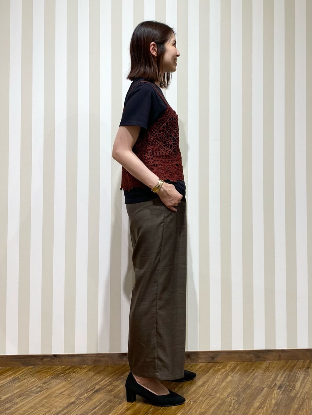 SAOさんの「SHOO･LA･RUE｜【2点セット/ひんやり】レースビスチェ＋Tシャツ」を使ったコーディネート