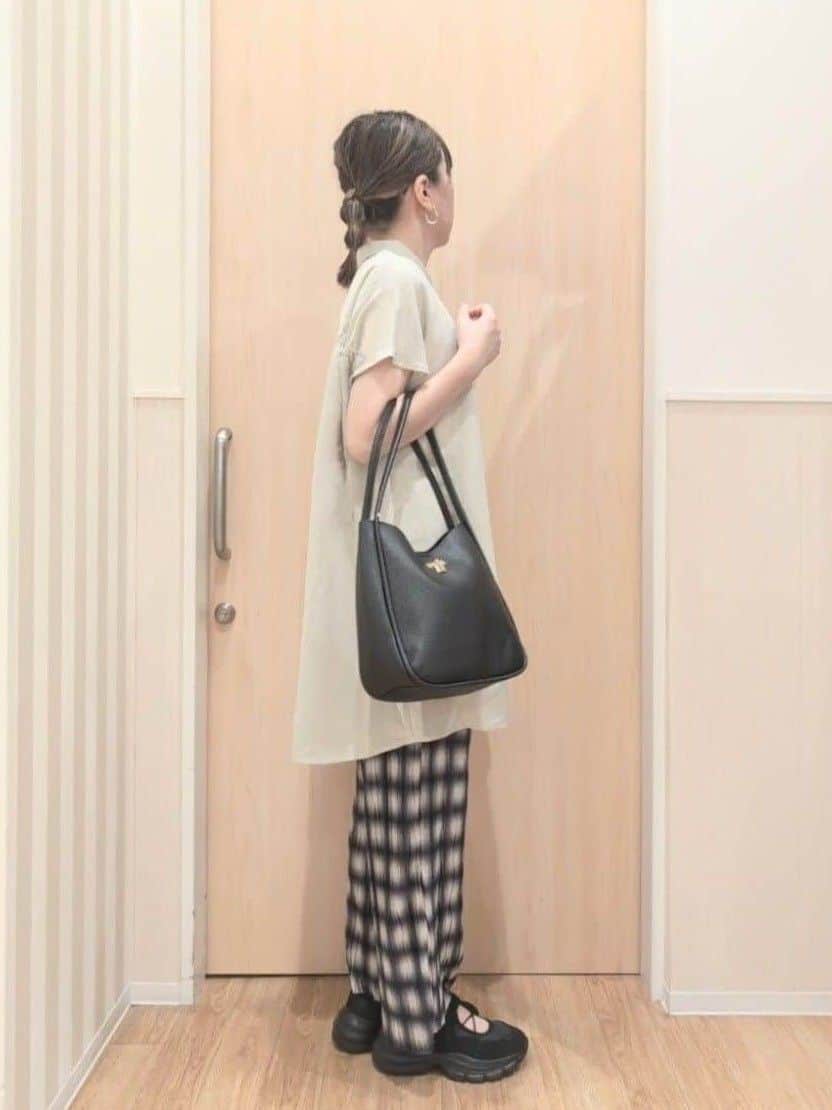 あさんの「SHOO･LA･RUE｜【S-LL/体型カバー】さらりとしたタッチが心地よい バックギャザーブラウス」を使ったコーディネート