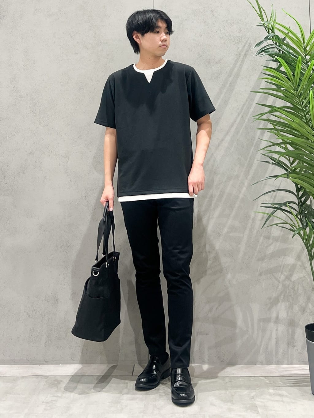 SHI-MAさんの「THE SHOP TK｜ツイルキーネック半袖Tシャツ」を使ったコーディネート