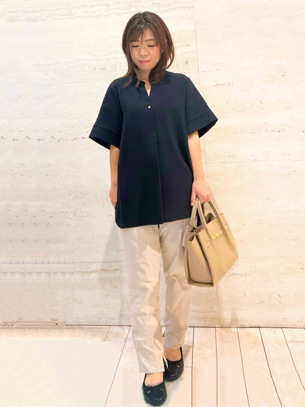 こやさんの「OPAQUE.CLIP｜《5色展開／SS-LLサイズ》スキッパー金ボタンブラウス／セットアップ対応【防シワ／ストレッチ／洗濯」を使ったコーディネート