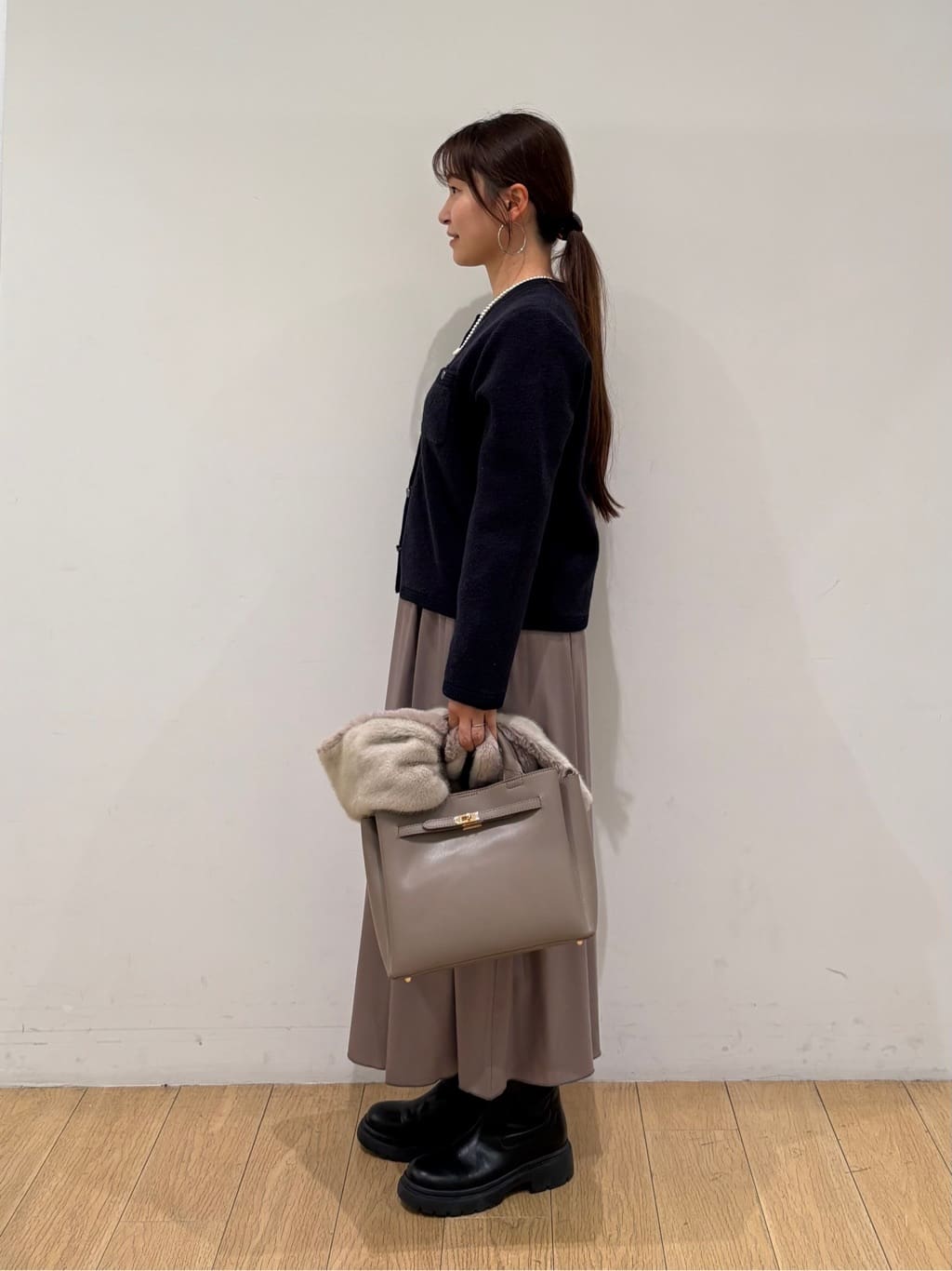 maiさんの「INDIVI｜【ミニブークレ素材】ジャケットライクカーディガン」を使ったコーディネート