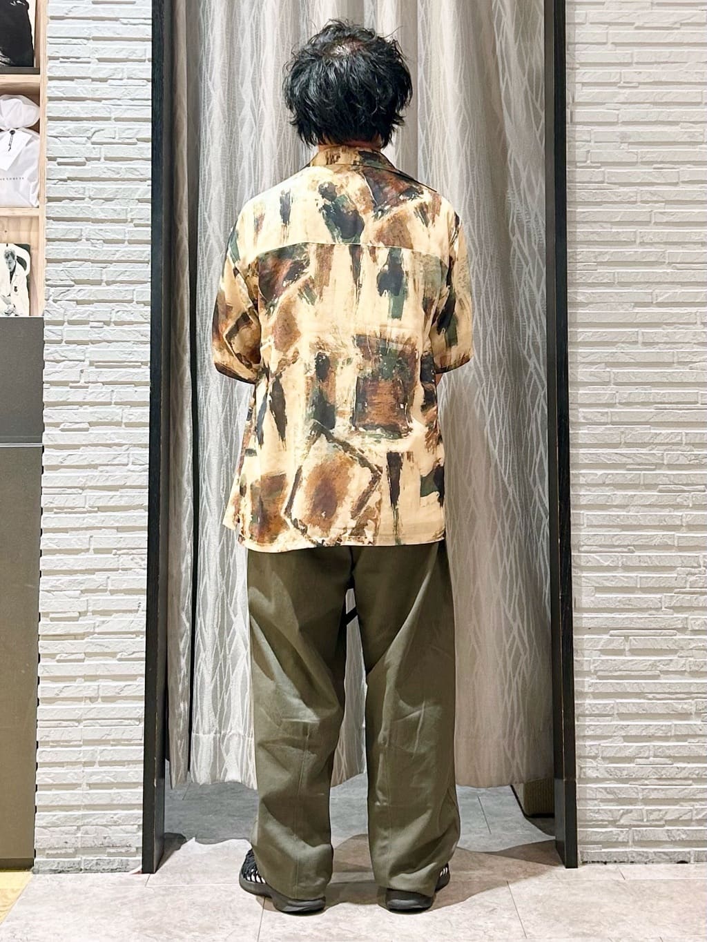 KENJI Iさんの「THE SHOP TK｜アートプリントメッシュ半袖シャツ　【洗濯機OK】」を使ったコーディネート