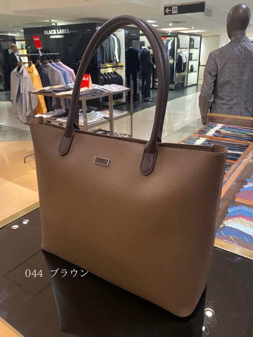 小南大和さんの「TAKEO KIKUCHI｜マイクロファイバートートM」を使ったコーディネート