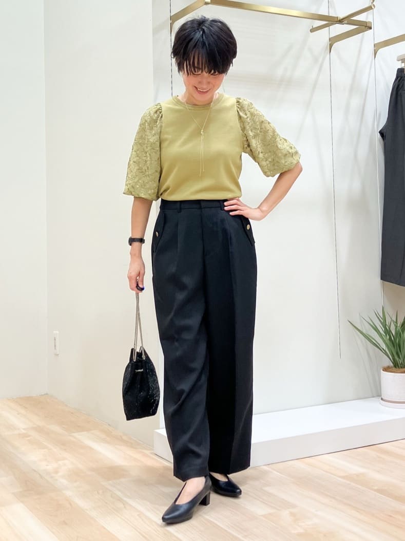 Keiさんの「grove｜【二の腕カバー】繊細さと上品さをまとう袖刺繍プルオーバーニット」を使ったコーディネート