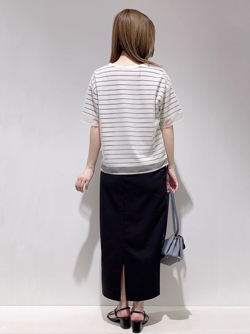 HITOMIさんの「grove｜ラフだけどおしゃれ　チュールレイヤードTシャツ」を使ったコーディネート