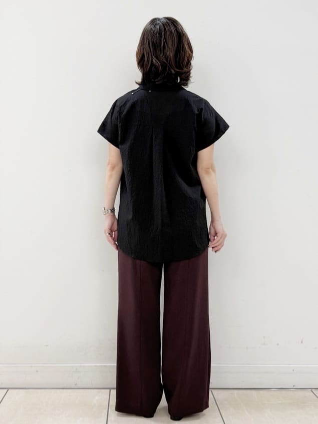 KIKIさんの「Reflect｜【二の腕さりげなくカバー】シャツ衿オフボディブラウス」を使ったコーディネート
