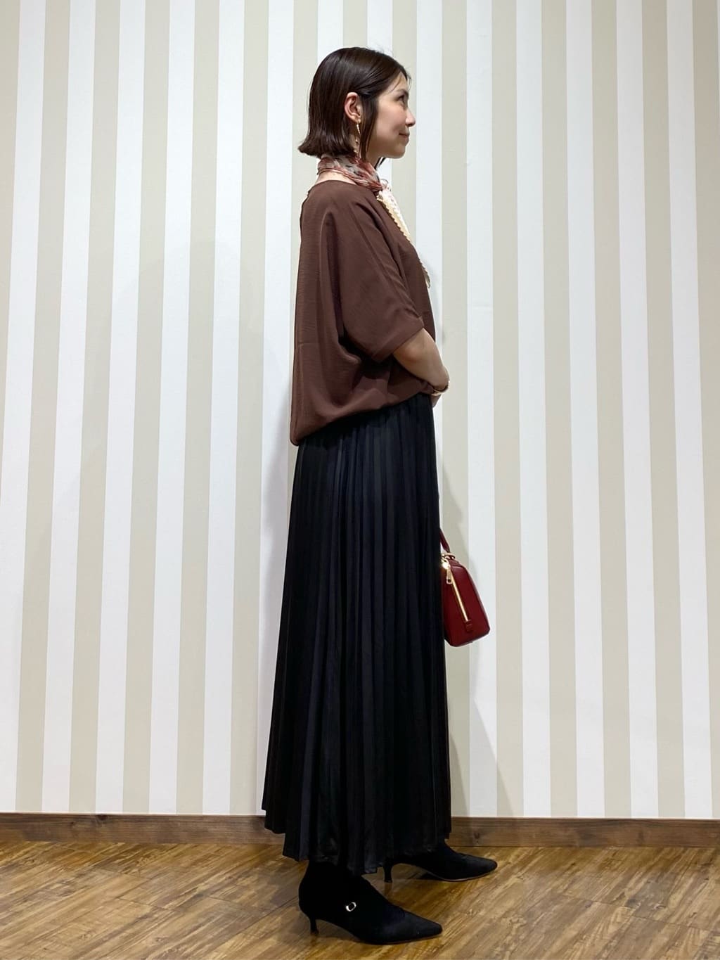 SAOさんの「SHOO･LA･RUE｜【洗濯後しわになりにくい】さらっとタッチの 5分袖ドルマンブラウス」を使ったコーディネート