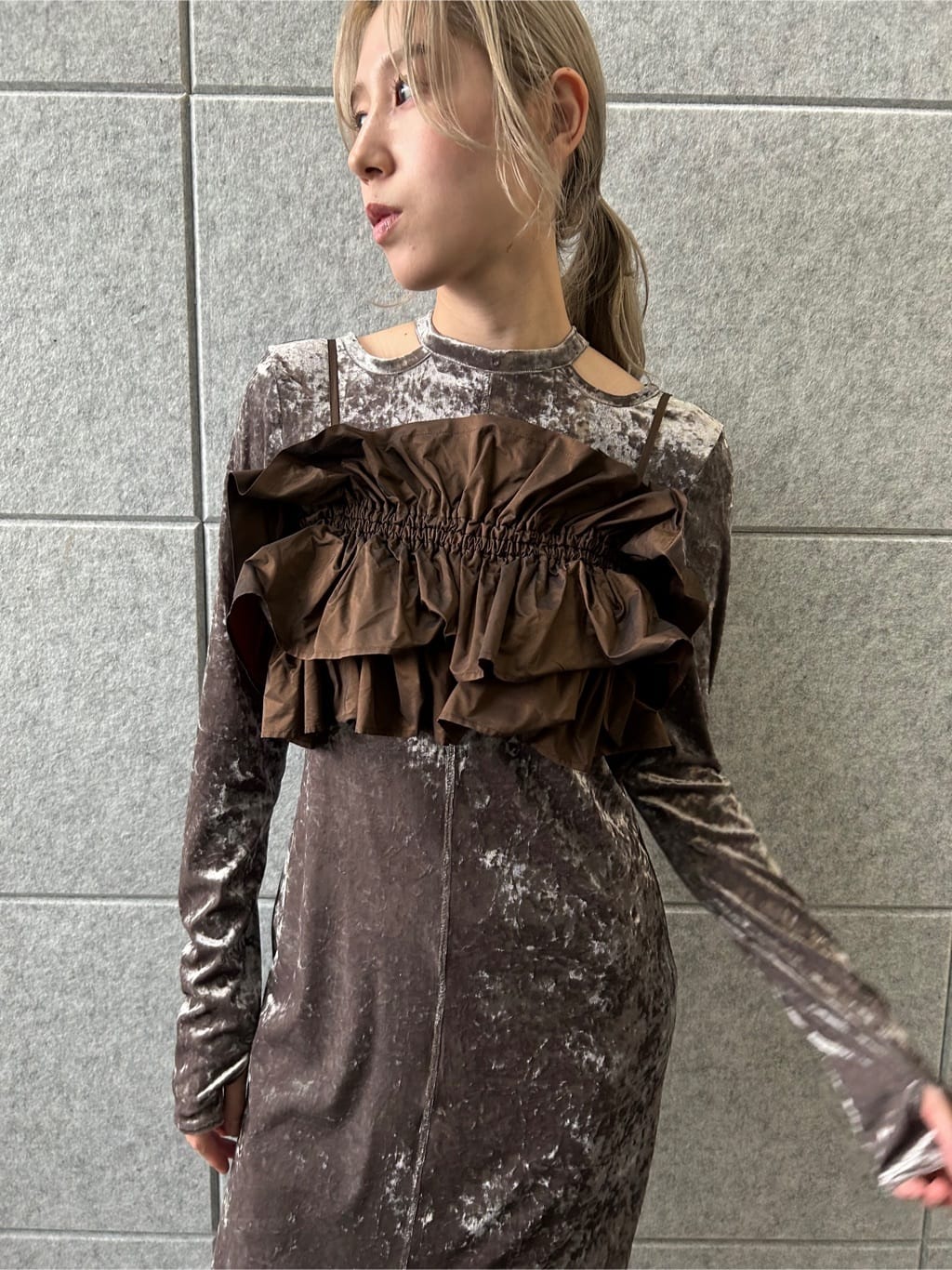 honoka Aさんの「CODE A｜【Re】neck point velour dress」を使ったコーディネート